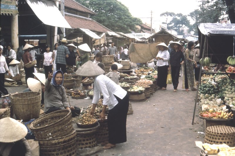 vungtaumarketwhereweboughtourvegies.jpg